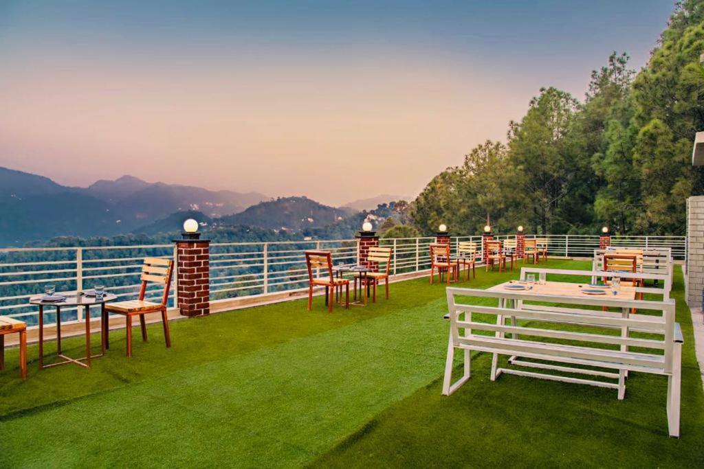 Hillcrest Heights Bed and Breakfast Kasauli Esterno foto