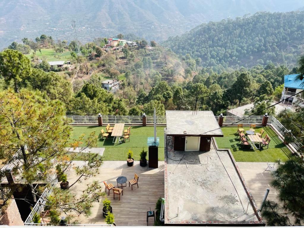 Hillcrest Heights Bed and Breakfast Kasauli Esterno foto
