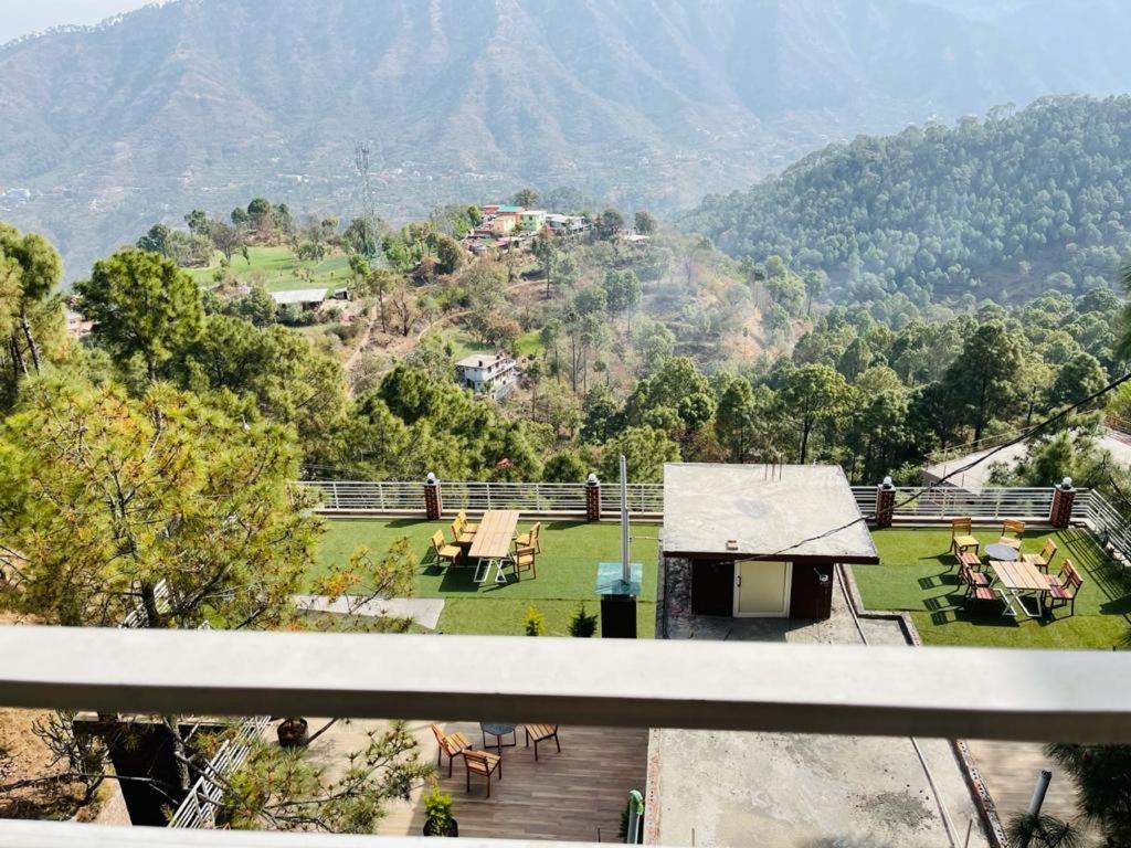 Hillcrest Heights Bed and Breakfast Kasauli Esterno foto