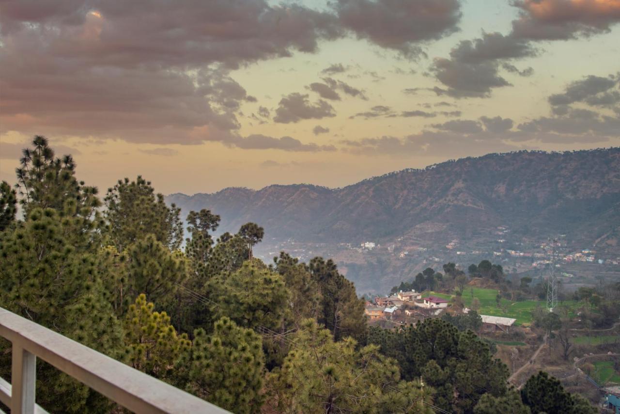 Hillcrest Heights Bed and Breakfast Kasauli Esterno foto