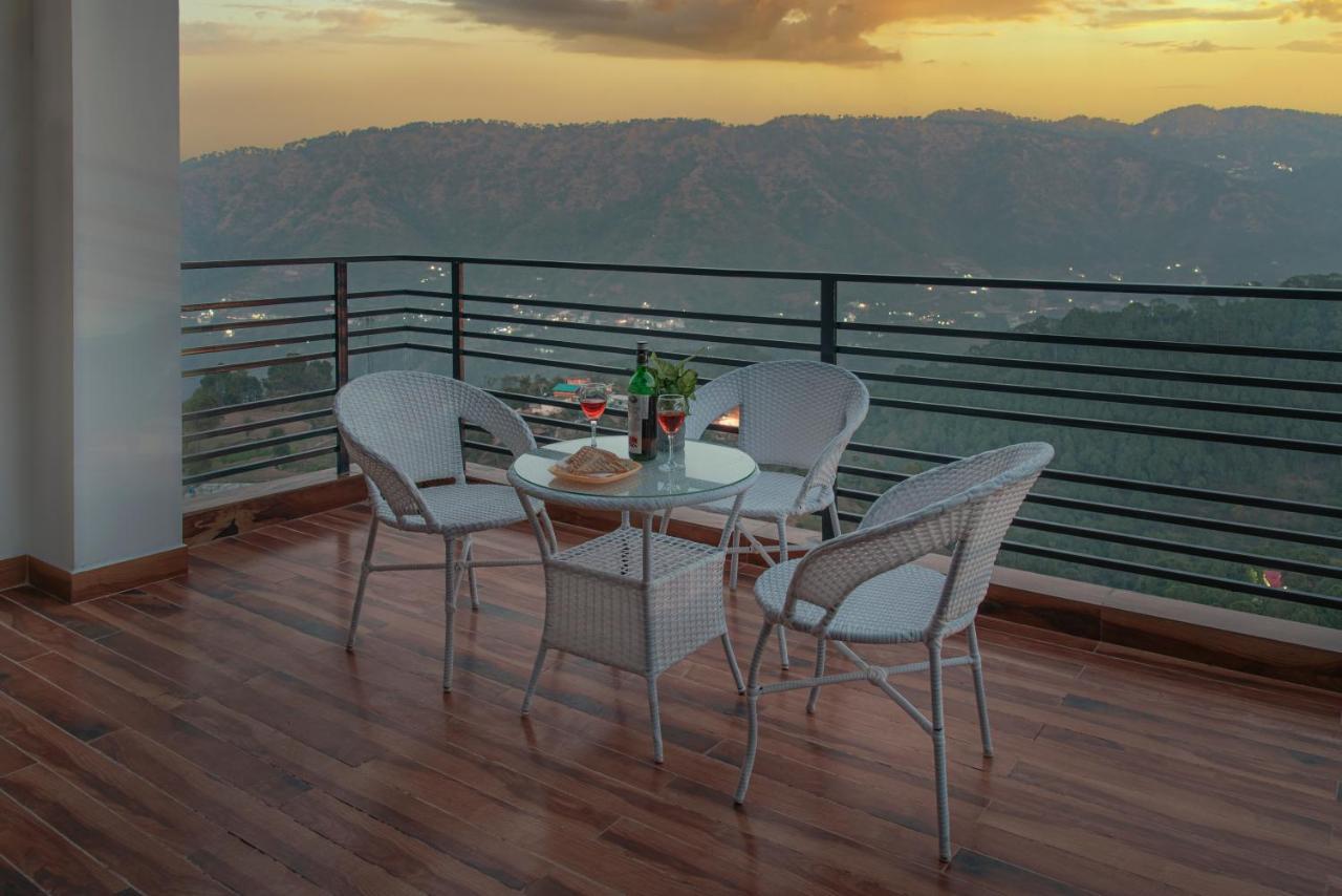 Hillcrest Heights Bed and Breakfast Kasauli Esterno foto