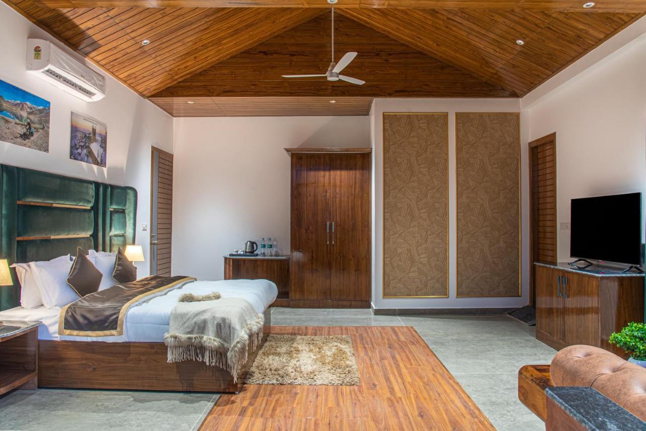 Hillcrest Heights Bed and Breakfast Kasauli Esterno foto
